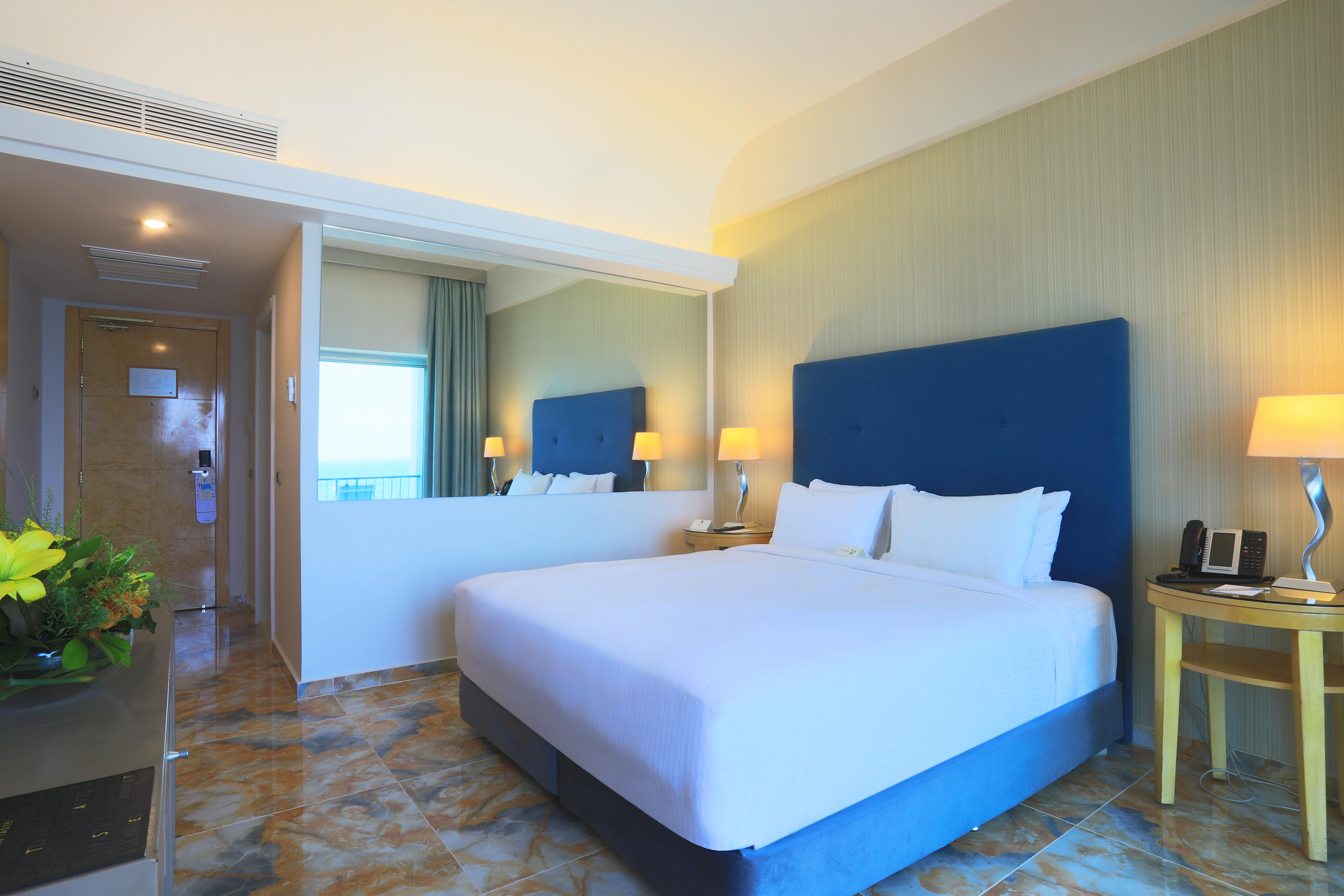 Riviera Hotel And Beach Lounge, Bejrút Kültér fotó