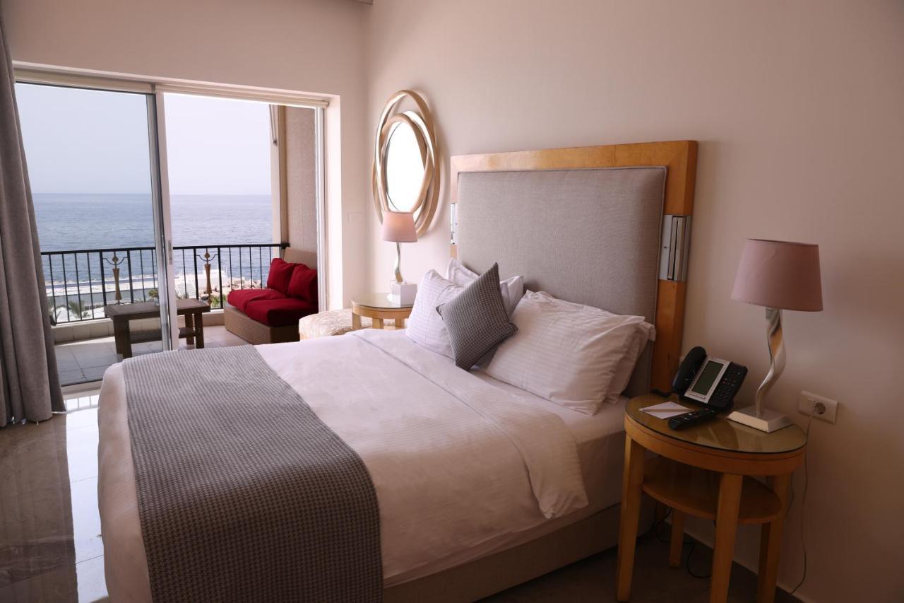 Riviera Hotel And Beach Lounge, Bejrút Kültér fotó