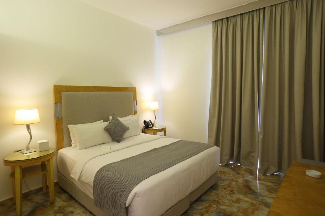 Riviera Hotel And Beach Lounge, Bejrút Kültér fotó