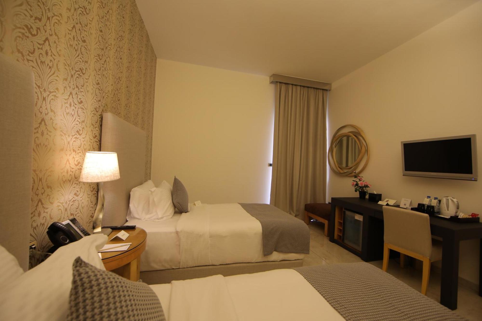 Riviera Hotel And Beach Lounge, Bejrút Kültér fotó