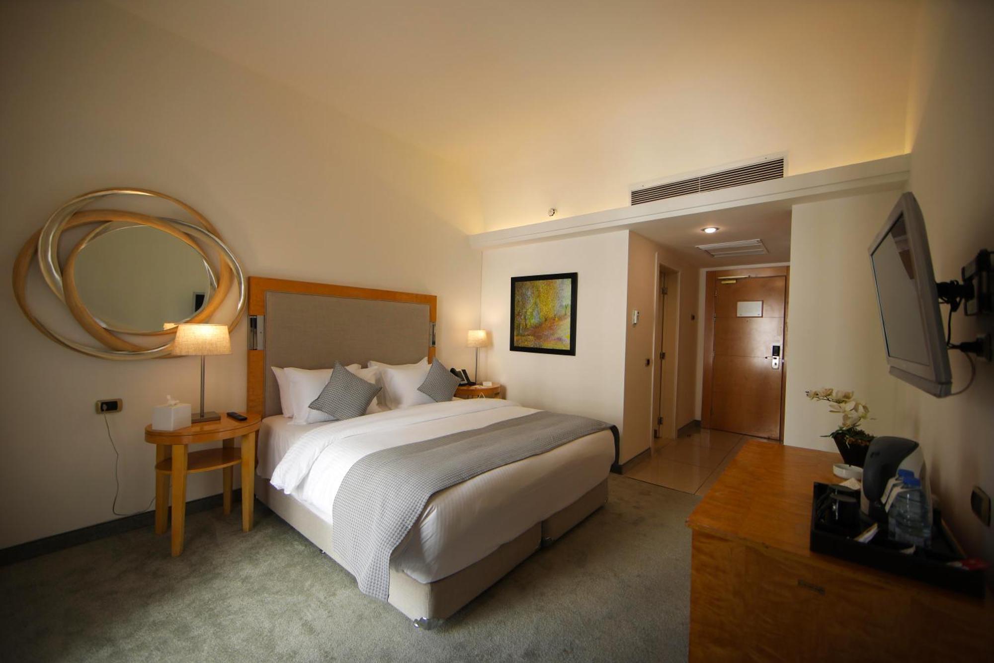 Riviera Hotel And Beach Lounge, Bejrút Kültér fotó