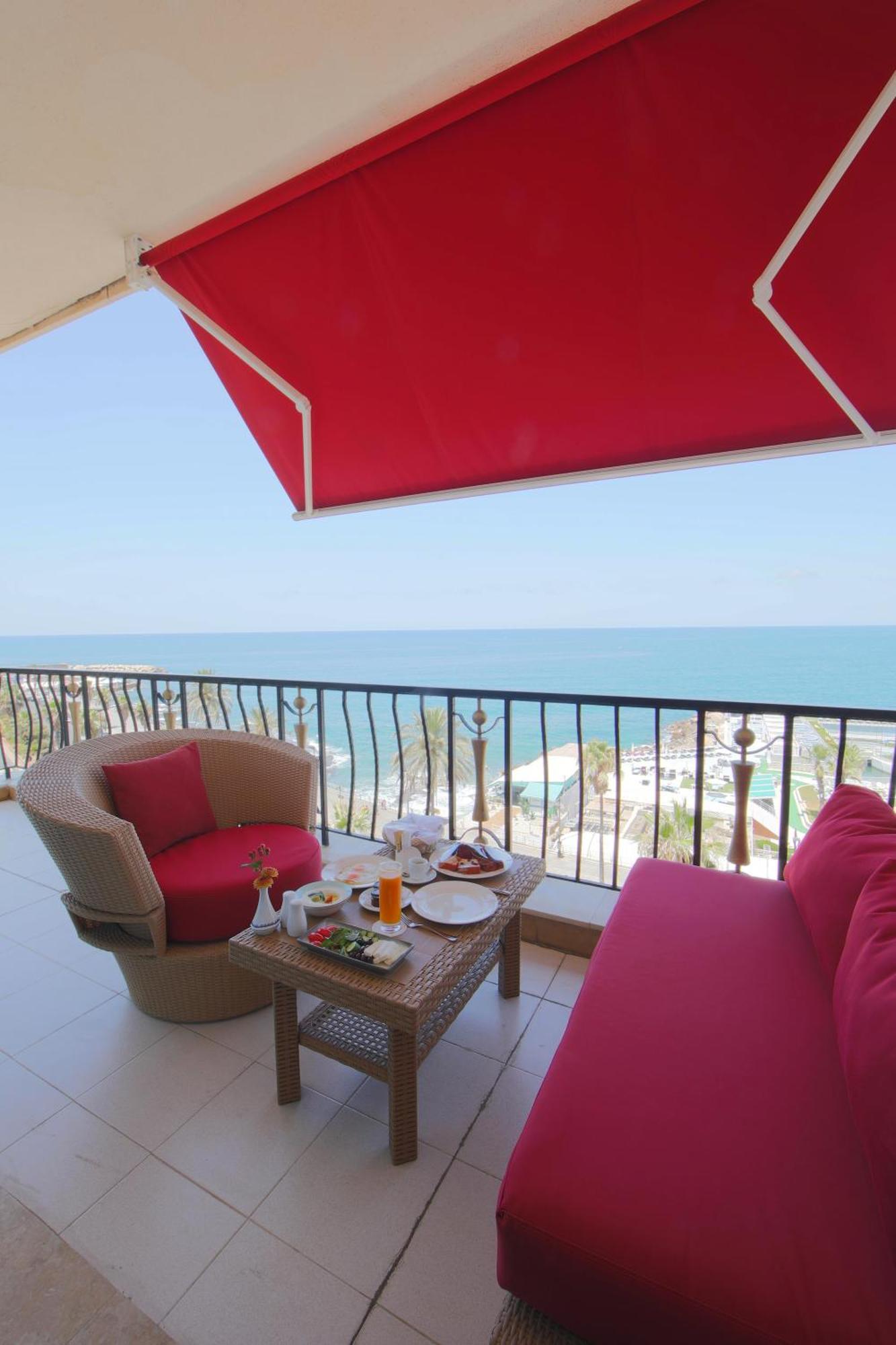Riviera Hotel And Beach Lounge, Bejrút Kültér fotó